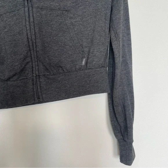 Aritzia TNA- COTTON lightweight, cropped jacket with hood [XS] - Picture 2 of 7